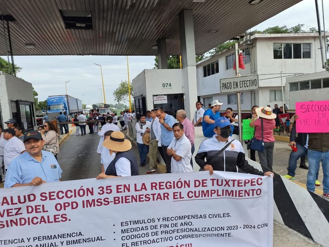 Trabajadores de Salud de la Cuenca de Oaxaca acusan hasta 2 años de retraso en pagos del IMSS-Bienestar
