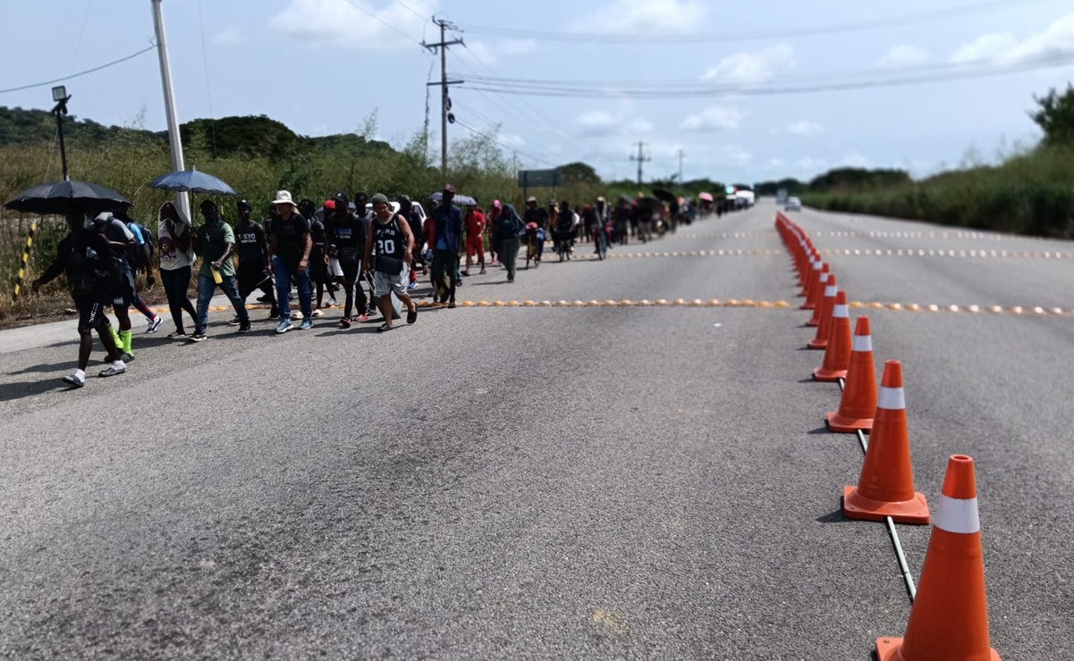 Caravana "Por la libertad", integrada por alrededor de 200 personas migrantes, ingresa a territorio oaxaqueño