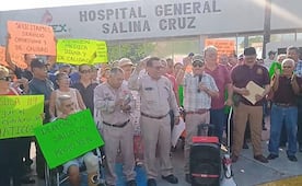 Petroleros protestan por la falta de medicamentos en hospital de Salina Cruz