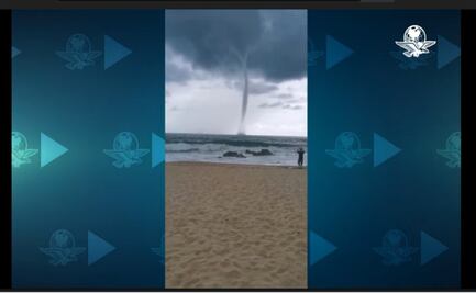 Sorprende tromba marina a pobladores de Puerto Escondido