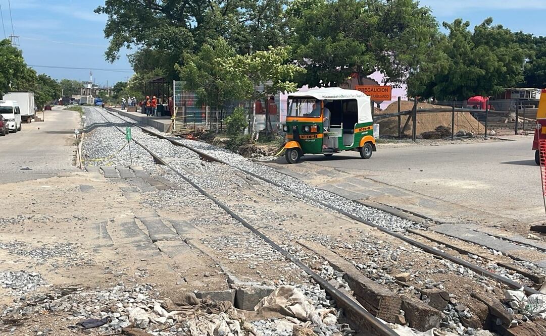 Piden restablecer pasos peatonales eliminados por la rehabilitación del Tren Transístmico en Oaxaca. Fotos: Especiales