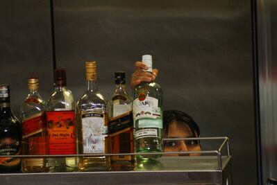 Restringen venta de alcohol en restaurantes de la capital por coronavirus; bares y cantinas cerrarán temporalmente