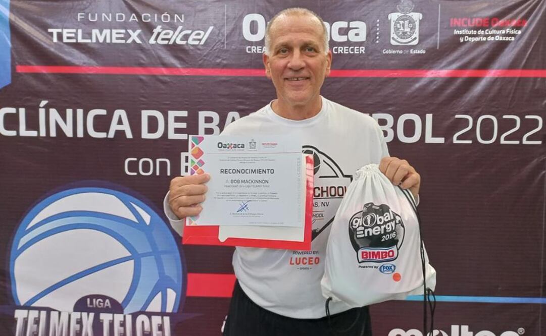 Da Bob MacKinnon cátedra a 126 participantes en Clínica de Basquetbol impartida en Oaxaca. Fotos: Gobierno de Oaxaca