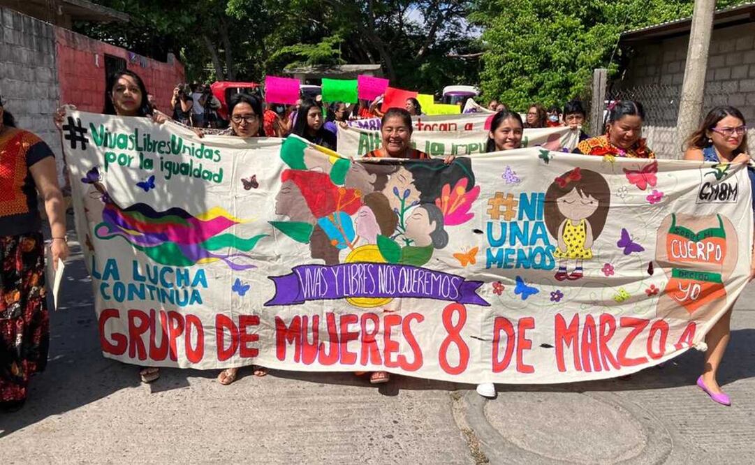 Marchan mujeres zapotecas de Oaxaca este 25N; exigen un freno a la violencia feminicida. Foto: Roselia Chaca