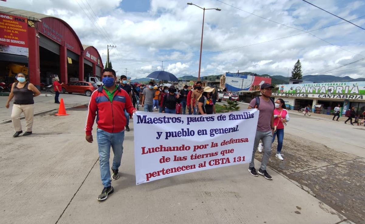 Bachillerato de Juxtlahuaca, Oaxaca, denuncia despojo de tierras; las están lotificando. Foto: Juana García