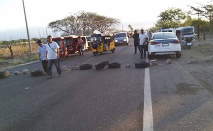 Bloqueo de mototaxistas en Juchitán cumple 7 días; exigen liberar a acusados de tráfico de migrantes