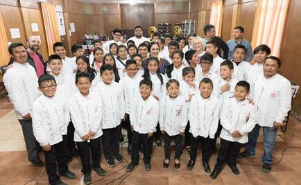 Estrena Julieta Venegas dos temas musicales en colaboración con la Banda Filarmónica de Ayutla Mixe