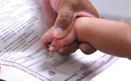 Por primera vez registran en Oaxaca a hija de dos madres y reconocen su familia lesbomaternal