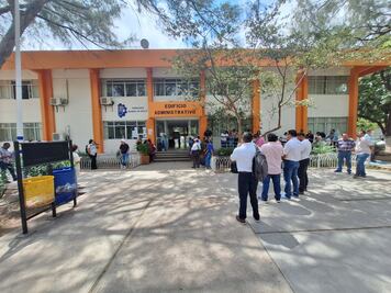 Trabajadores de Tecnológico del Istmo protestan para exigir pagos de quincenas y prestaciones laborales  