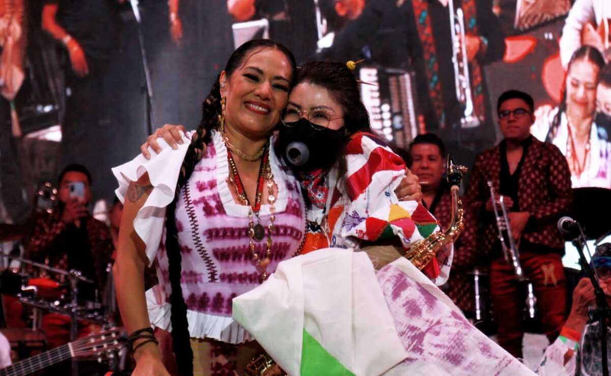 Regresa saxofonista Elena Ríos al Auditorio Guelaguetza con una manta, de la mano de Lila Downs. Foto: Ivonne Ríos