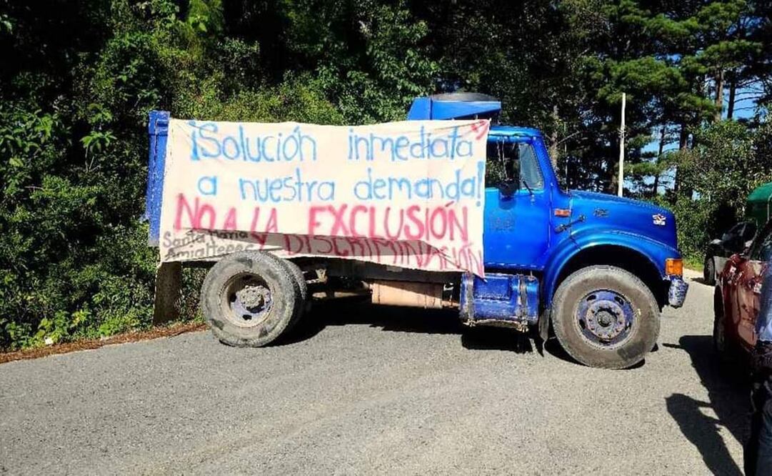 Por segundo día, pobladores bloquean carretera en Juquila, Oaxaca; exigen obras prioritarias. Foto: Especial