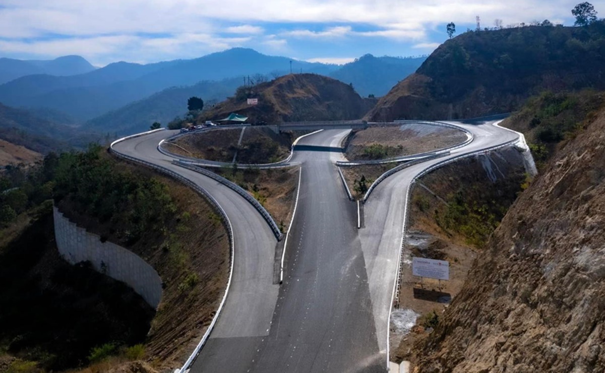 Convoca Sección 22 a protestar en evento de AMLO para inaugurar carretera a la Costa de Oaxaca. Foto: Mauricio Velázquez