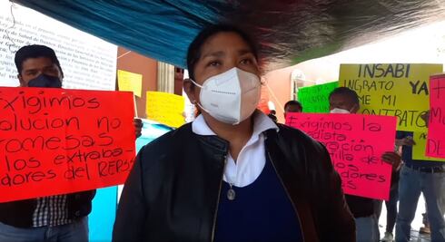 Con plantón indefinido en la ciudad de Oaxaca, trabajadores del Seguro Popular exigen su recontratación