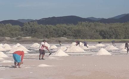 Pemex lleva 3 años sin pagar a salineros daño por derrame de crudo tras sismos del 7S