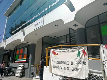 Protestan en Seguro Popular; exigen reinstalación de 167 empleados