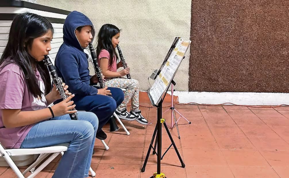 Hijos de migrantes protestan con música. Foto: Especial