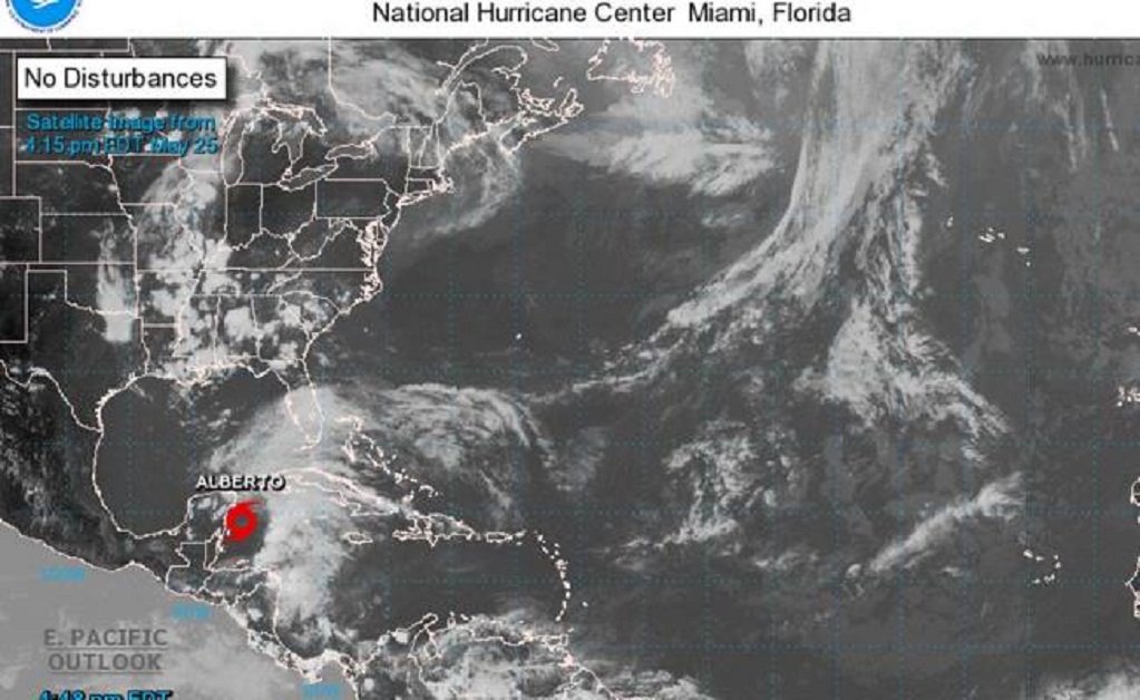 Tormenta "Alberto" causa lluvias en Caribe mexicano; obliga evacuación en Golfo de México