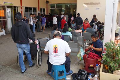 Hospital Civil, rebasado de pacientes con dengue