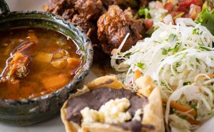 Casa Embajador, un espacio que rescata los sabores de la cocina y la tradición mezcalera de Oaxaca