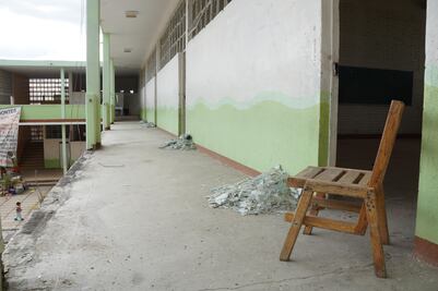 Sólo han terminado reconstrucción en 80 escuelas; 10 mil alumnos siguen en espacios alternos