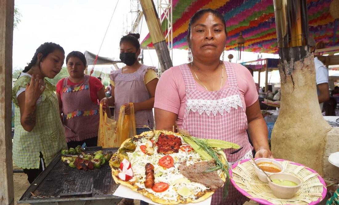 Productoras de Tlayudas de Oaxaca enfrentan pocas ventas y disparo de precios; aguardan llegada de visitantes. Fotos: Edwin Hernández