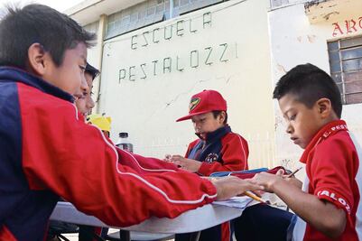 Por jubilaciones, existe déficit de 1,100 docentes