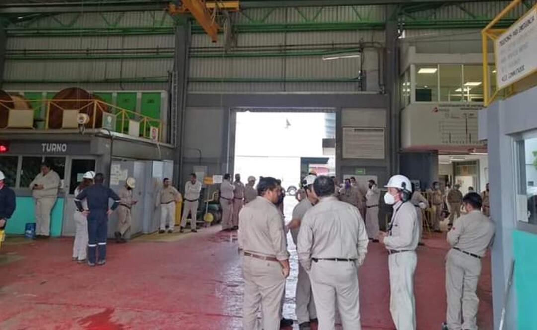 Por primera vez en 33 años, se declaran en paro trabajadores de refinería Pemex en Salina Cruz, Oaxaca. Foto: Especial