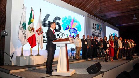 Ratifica Murat apoyo a familias de policías asesinados en emboscada