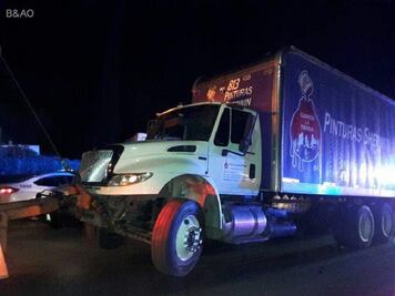 Hallan a 79 migrantes en Oaxaca que eran transportados en camión robado