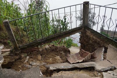 Mixes tendrán que abandonar sus casas por daños tras terremoto y lluvias