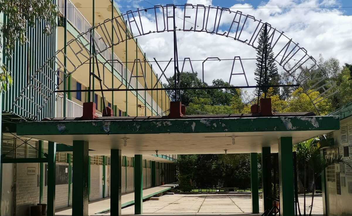 Normalista de Oaxaca muere ahogado en alberca del CRENO; instalaciones estaban tomadas por estudiantes. Foto: Edwin Hernández
