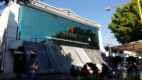 Desaparición de Seguro Popular deja a la deriva a más de 540 trabajadores en Oaxaca