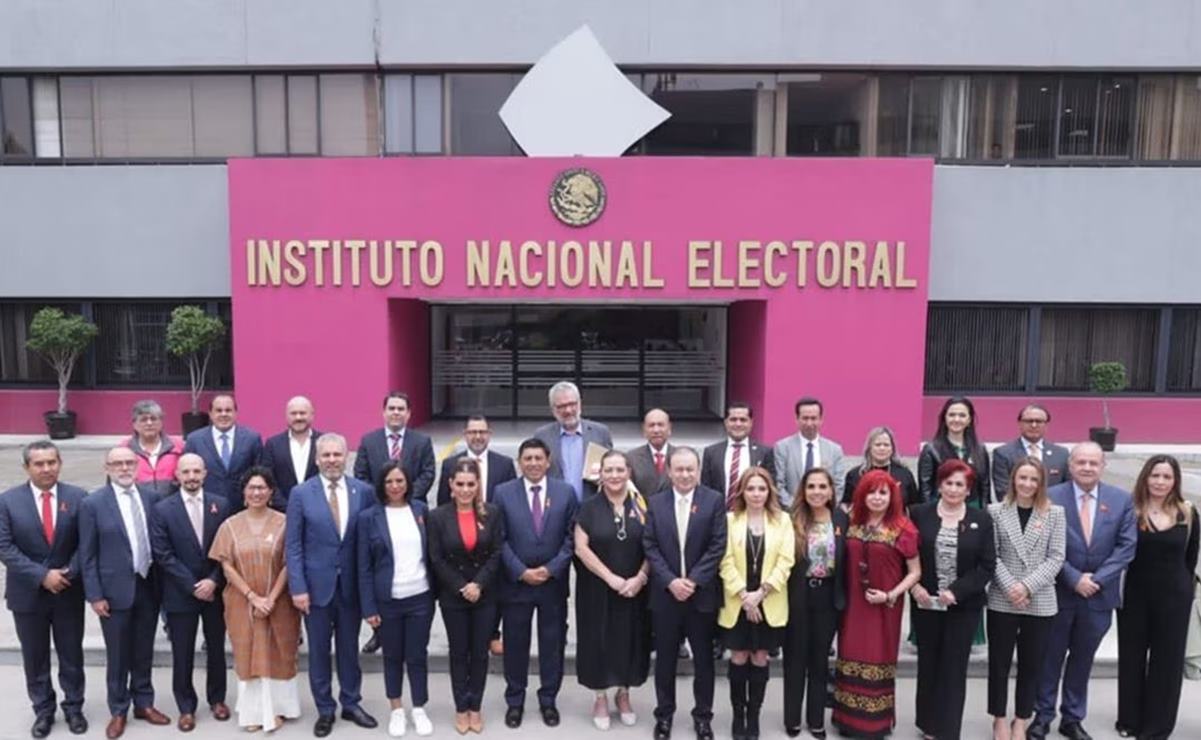 Prensa no fue invitada y las vallas fueron para facilitar acceso a gobernadores, dice INE por exclusión de reporteros a evento. Foto: INE
