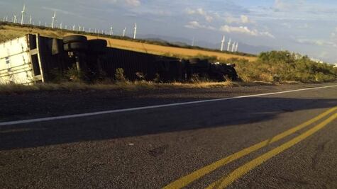 Se registra la novena volcadura de trailer en el Istmo por fuertes vientos
