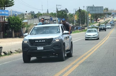 Se enfrentan pobladores de Mitla y maestros de la Sección 22 por bloqueo carretero en Oaxaca