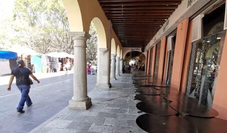 Meseros independientes piden apoyos económicos ante la pandemia