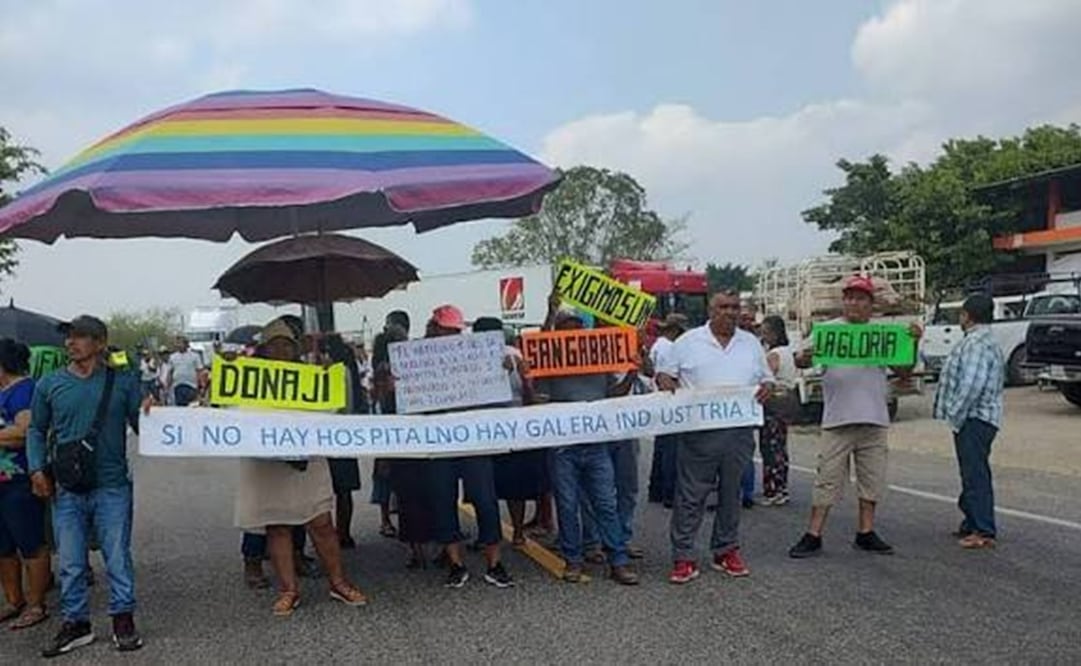 Protesta de comunidades del Bajo Mixe de Oaxaca para exigir servicios de salud en la región. Foto: Archivo EL UNIVERSAL
