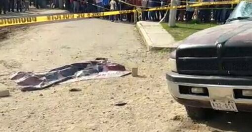 Prenden fuego a pareja acusada de robo de niños en Hidalgo