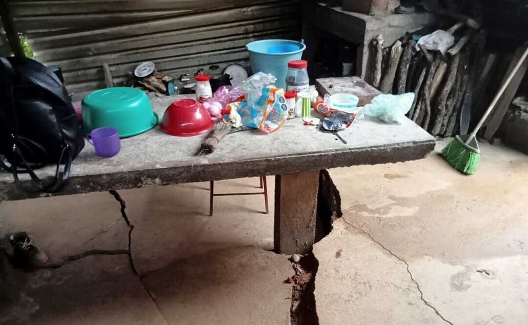 Tras constatar derrumbes y hundimientos en Coatlán, Oaxaca, edil de Tehuantepec pedirá ayuda al gobierno estatal. Foto: Especial