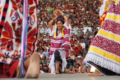 Brilla la Guelaguetza… y va por mercado chino