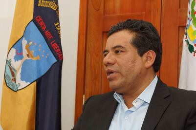 Emplazan a la PGR a resolver demanda penal contra rector de la UABJO
