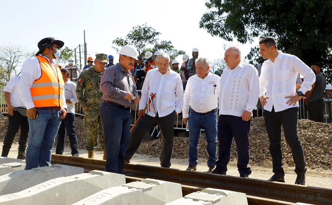 El presidente Andrés Manuel López Obrador y el gobernador Alejandro Murat supervisaron los avances del Tren Transístmico. Foto: Gobierno de Oaxaca