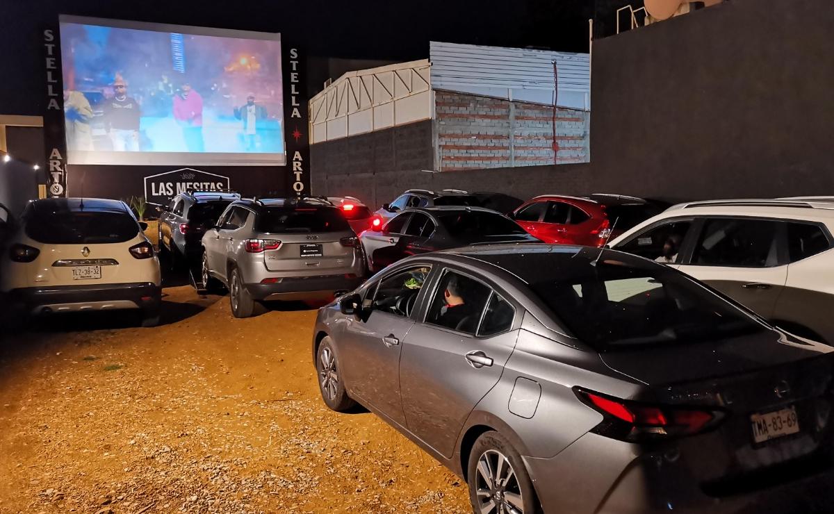Por pandemia, transforman un mercado gastronómico en el primer autocinema de Oaxaca
