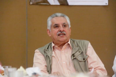 Titular del Poder Judicial, sin licencia como notario