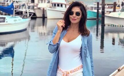 Vanessa Arias da la bienvenida al 2022 en playa nudista de Oaxaca