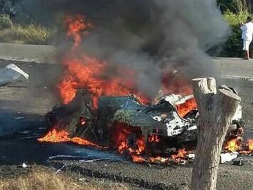 Mueren dos surfistas en accidente carretero en Oaxaca