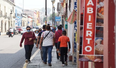 Locatarios en Oaxaca reabren negocios ante crisis por coronavirus