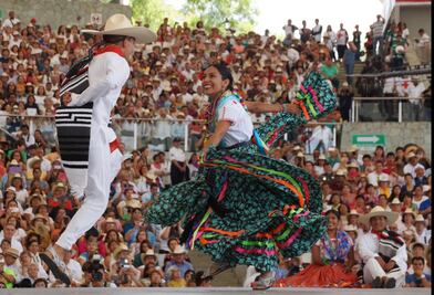 Hasta en 35 mil pesos se venden boletos de la Guelaguetza en reventa