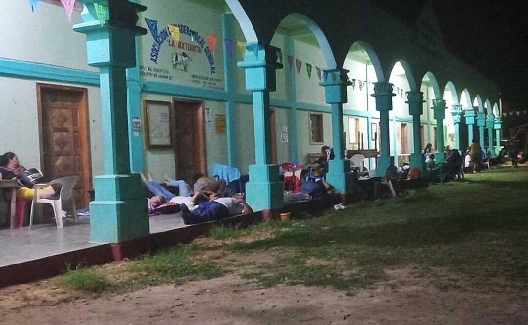 Liberan a 42 personas retenidas en La Mixtequilla, tras entrega de recursos. Foto: Especial