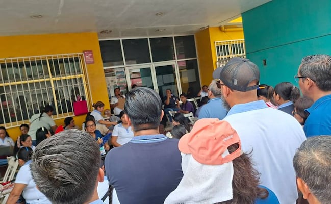 Paro de labores se extiende por segundo día en hospitales del Istmo de Tehuantepec
